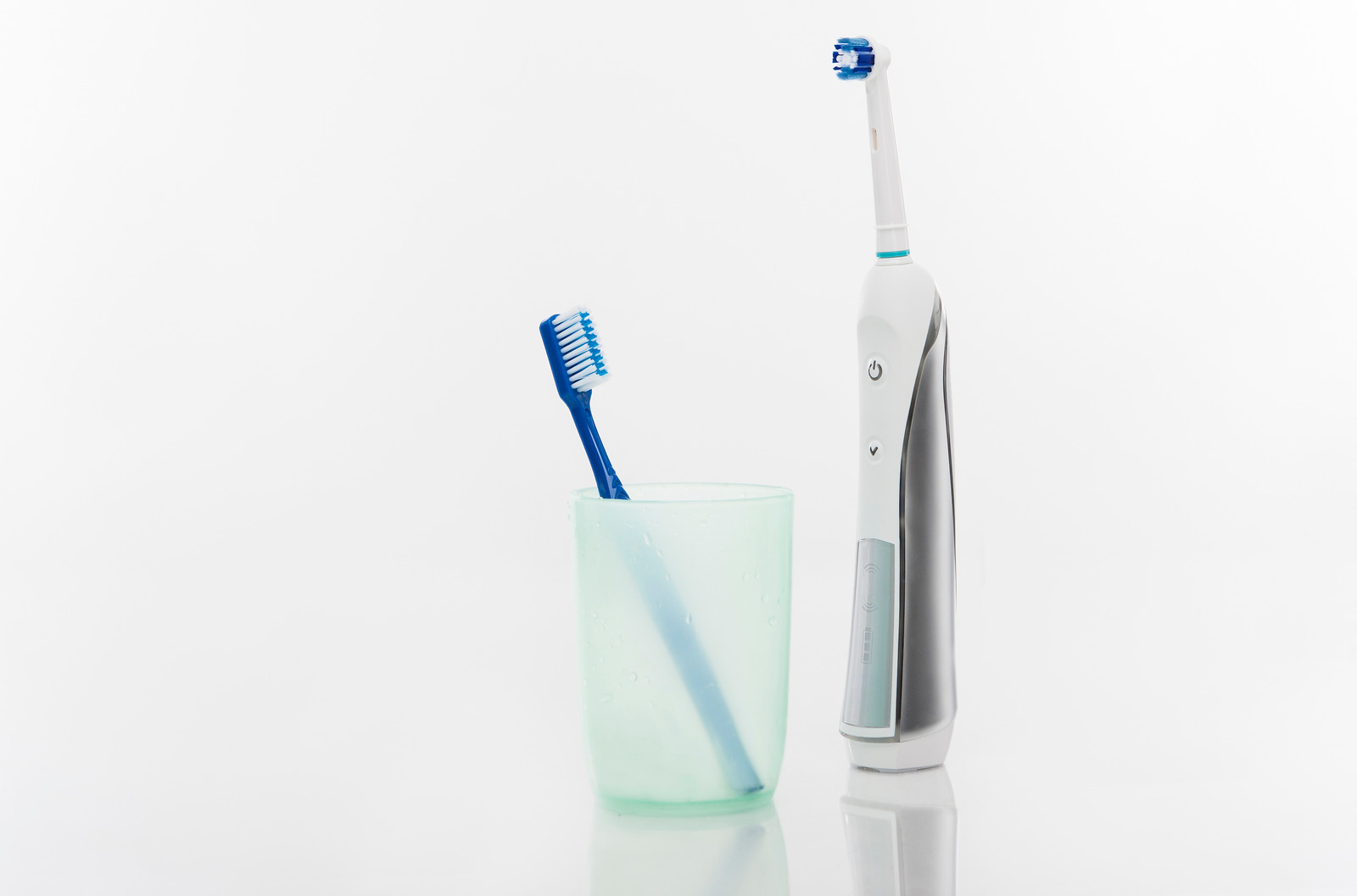Manual Regular Toothbrush Against Modern Electric Toothbrush