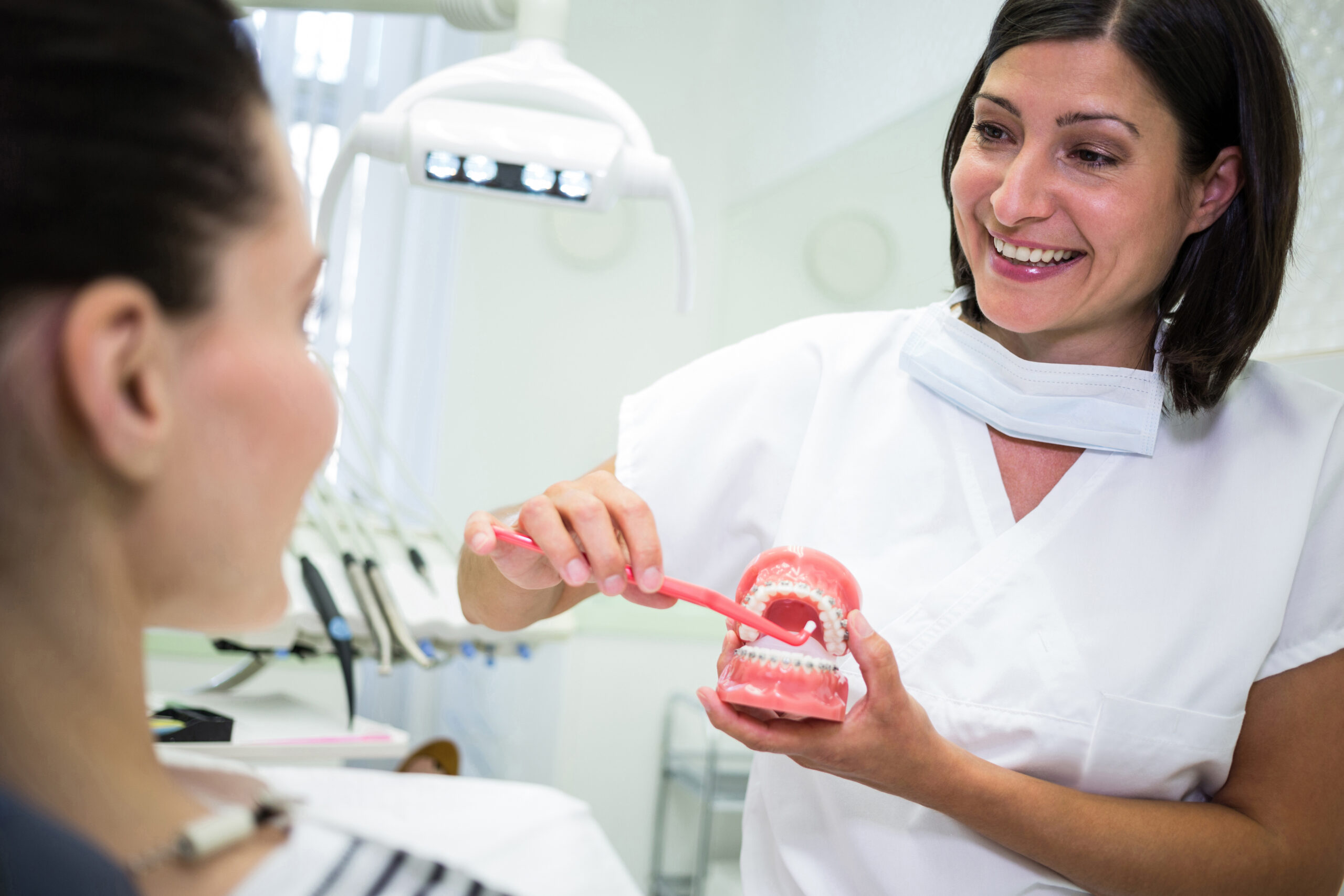 Prothèses dentaires ou implants